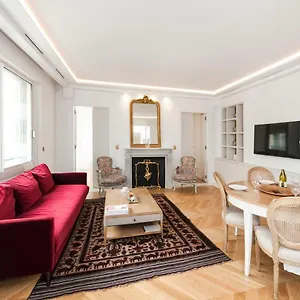 Luxury Montaigne Paris