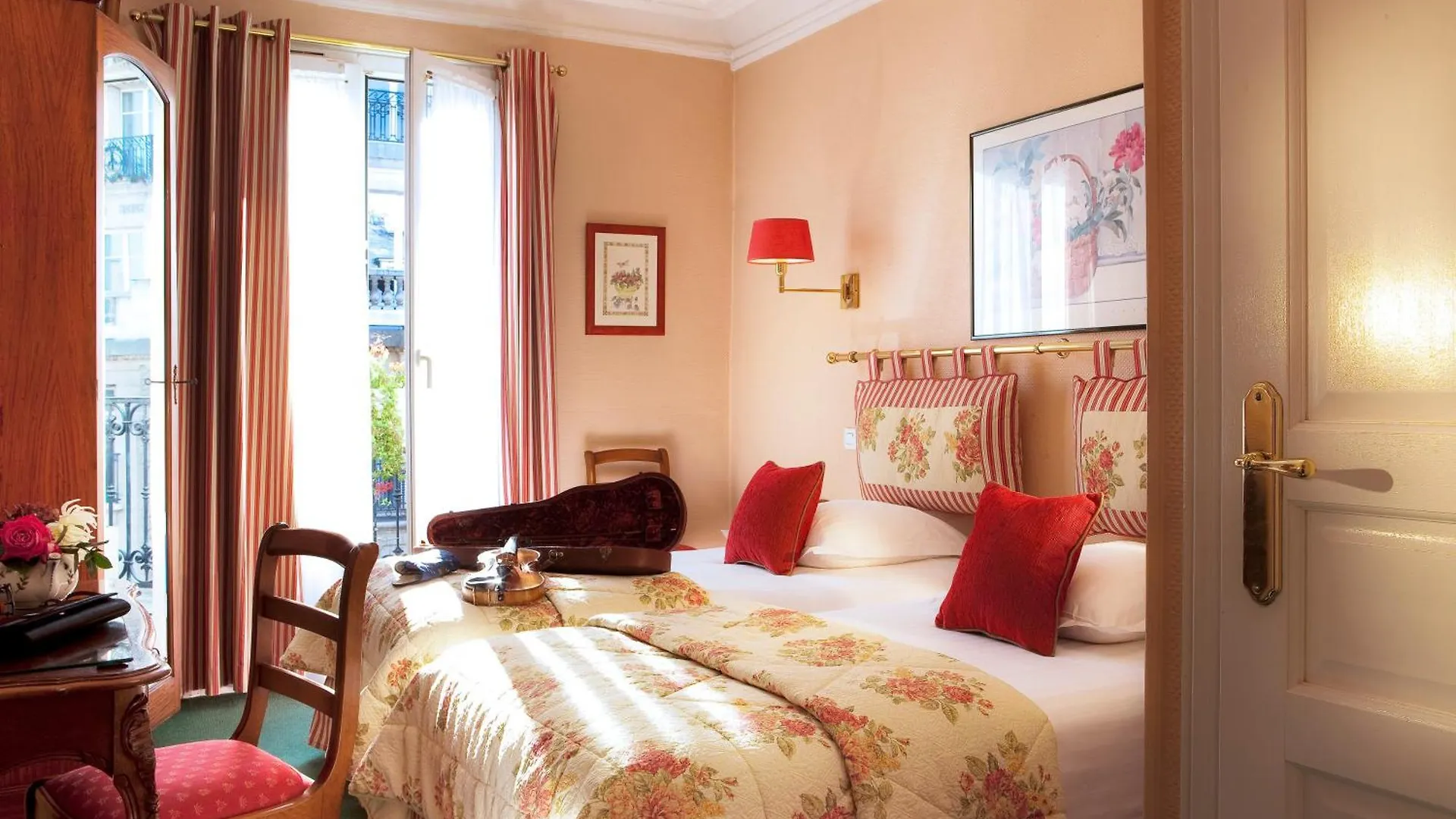 ***  New Orient Hotel Paris France