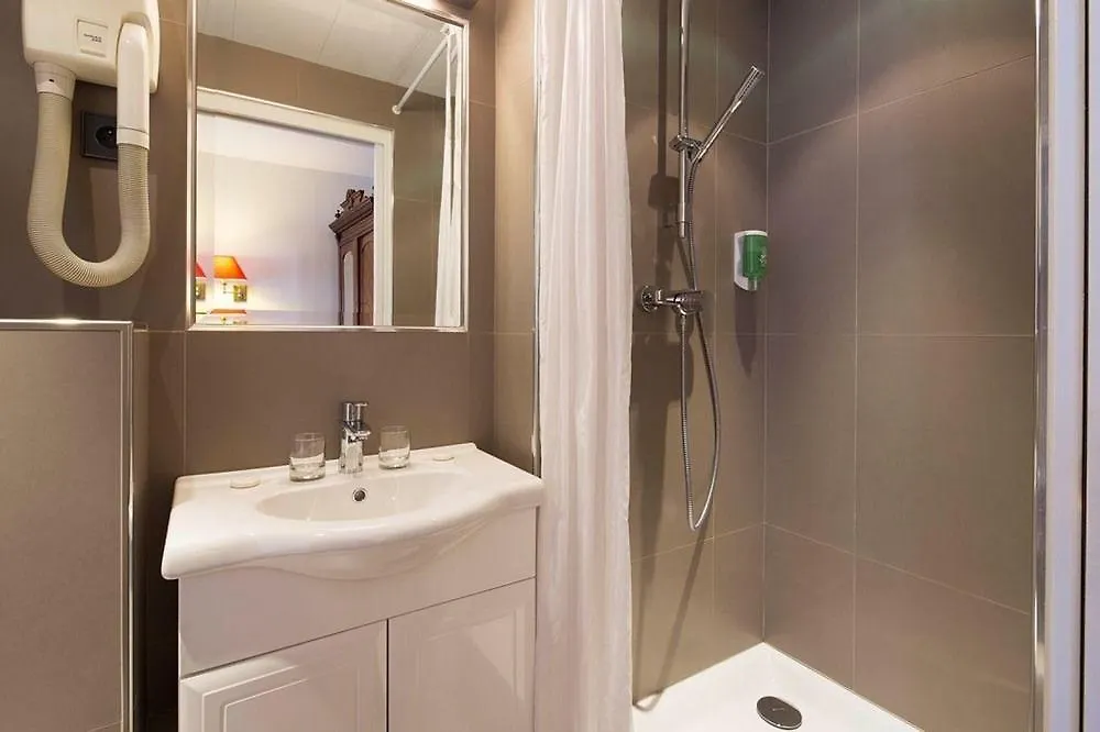 ***  New Orient Hotel Paris France